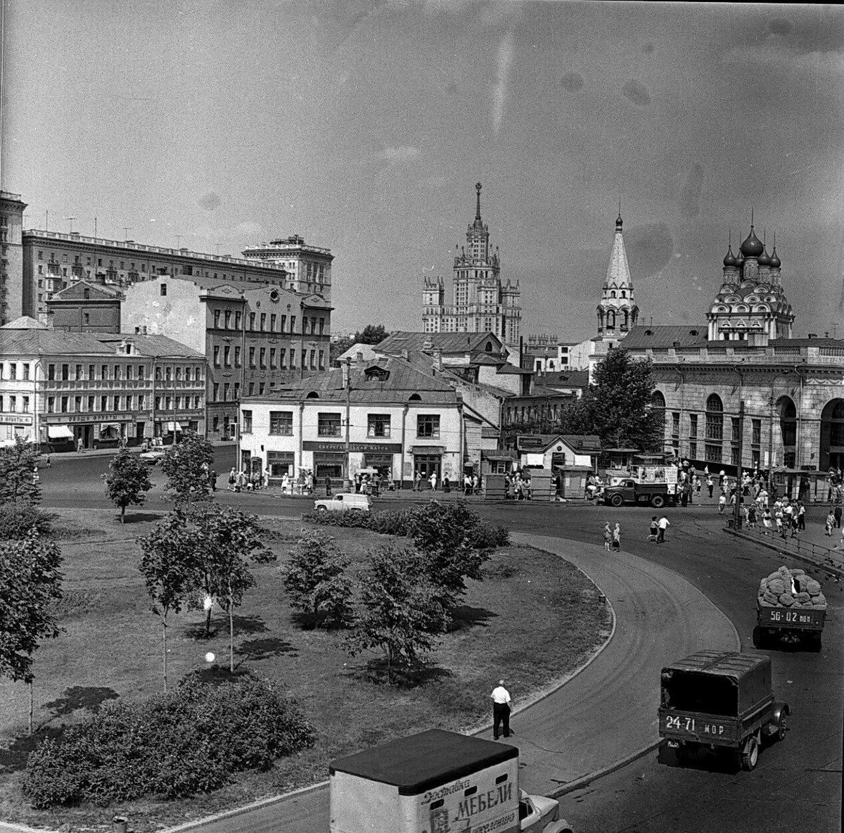 Таганская площадь, 1966 г. Фото сделано по заказу Мосгорстроя вскоре после окончания реконструкции Таганской площади. Фотограф - Киреев. 