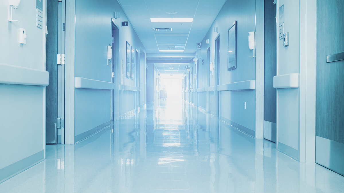 Больничные коридоры. Фото взято из открытого источника в интернете. https://medrussia.org/wp-content/uploads/2019/04/01.jpg