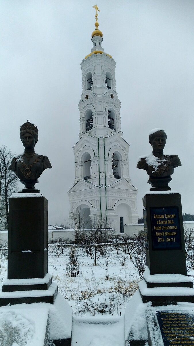 РОМАНОВСКАЯ АЛЛЕЯ, Николо-Берлюковский монастырь. Из личного архива автора. В качестве иллюстрации "объемности персонажей"😊