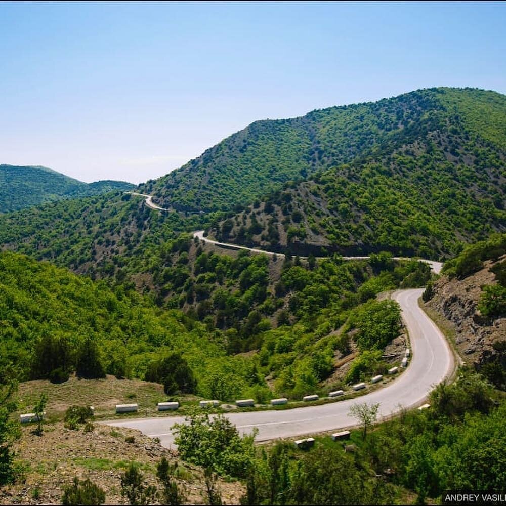 Дорога в новый свет. Серпантин Судак Алушта. Севастополь Ялта дорога серпантин. Серпантин Ялта Судак. Горный серпантин в Крыму.