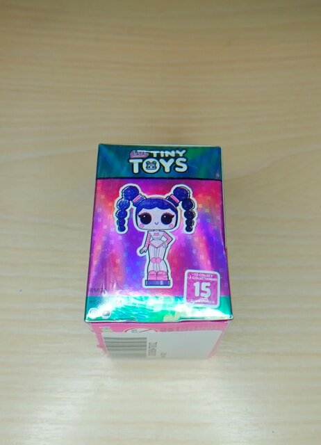 Сбоку коробки арт одного из персонажей серии