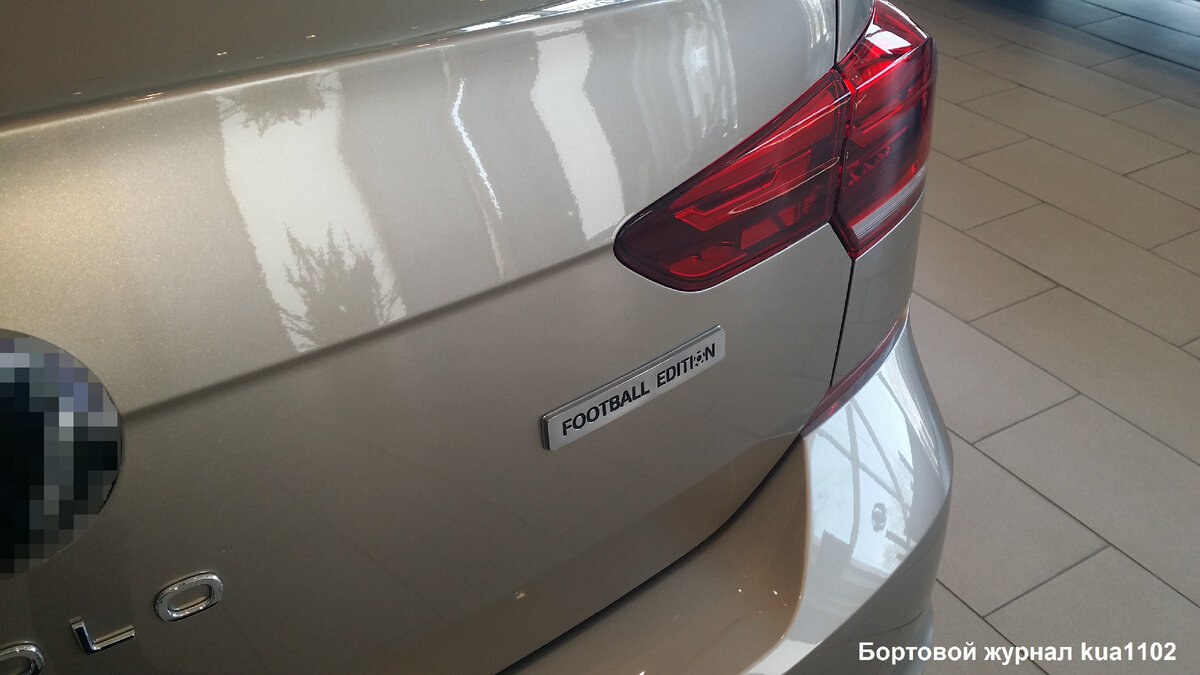 Специальная шильда на крышке багажника тоже говорит нам о спец. комплектации Football Edition. Автор фотографии kua1102