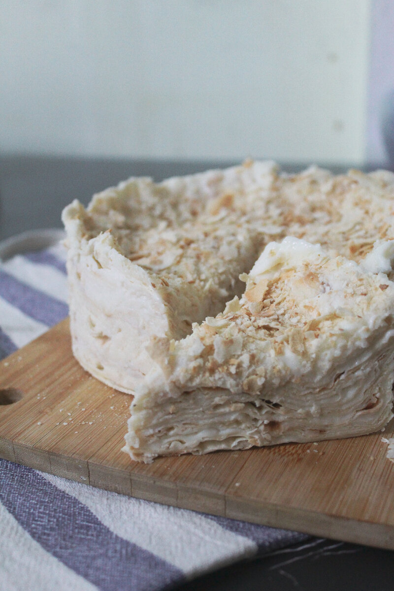 Рецепт простого Наполеона👌🏻
Лаваш 200 гр ,разрезать,подсушить с двух сторон на сухой сковороде.
Для крема смешать в сатейнике 500 мл молока,45 гр.кукурузного крахмала,1 яйцо,сах.зам.(можно мед) минимум 2 ч.л.
Мешать крем на среднем огне до загустения,нужно пробовать на сладость,если не сладко,добавляйте еще сах зам.
Смазать коржи и убрать минимум на 3 часа пропитываться.
На всю порцию выходит 1100 ккал.