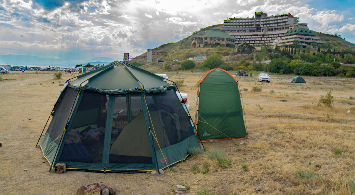 Кемпинг Морское Крым и наш шатёр Tramp Bungalow LUX V2