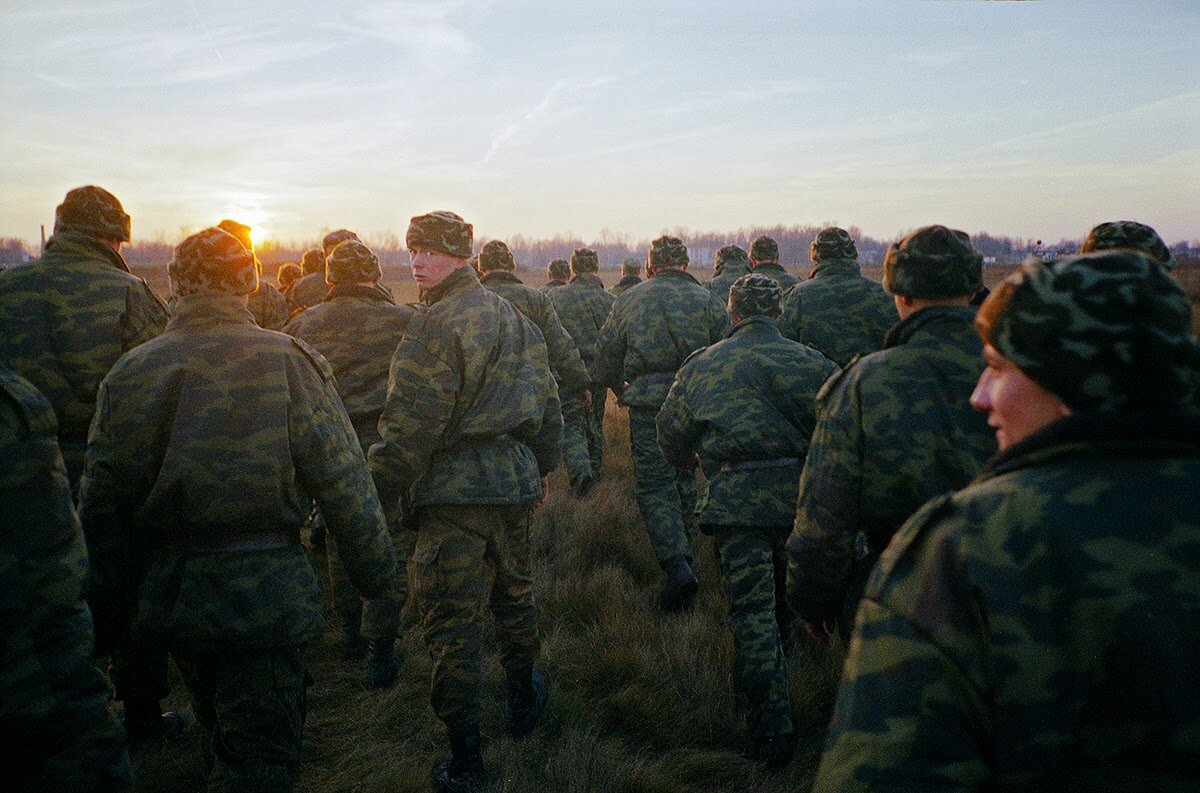 Фото военного сзади