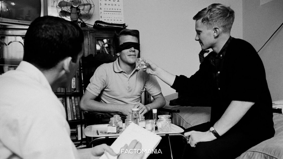 Рэнди Гарднер (в центре)