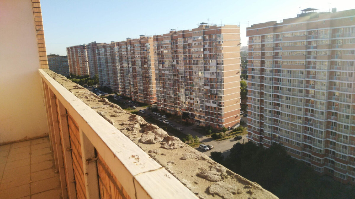 Дома построили плотно, о парковках, школах и детских садах никто не думал