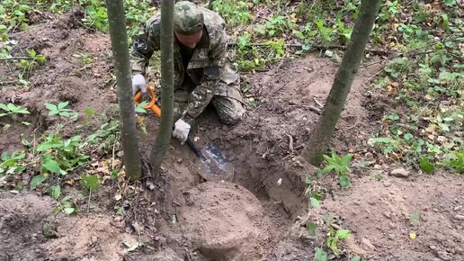 Нашел в лесу металлоискателем нечто круглое и железное. Решил выкопать.