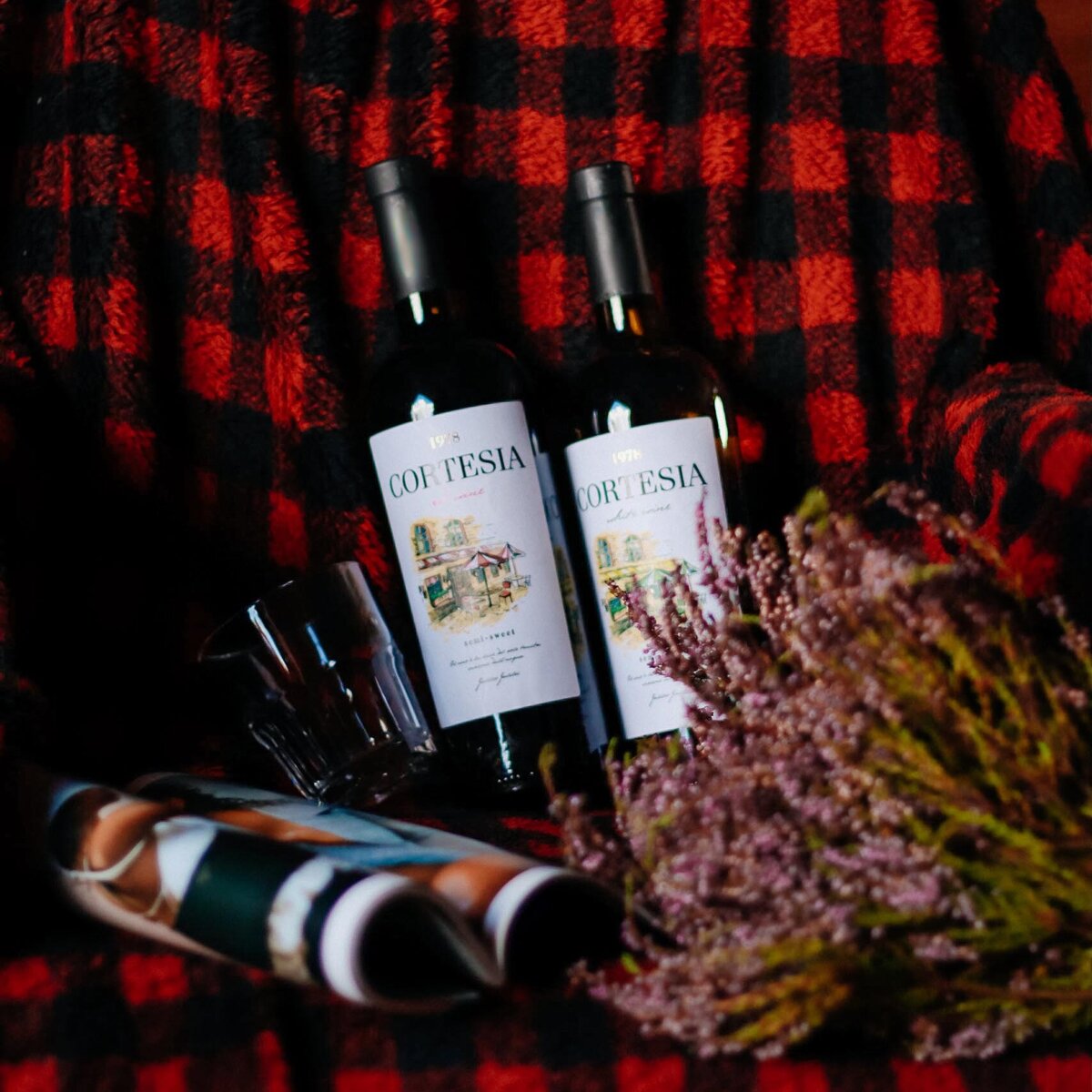 Красное тихое «Cortesia» от Минского завода игристых вин