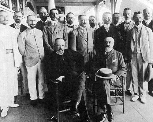 Журналисты, прибывшие освещать переговоры в Портсмуте, были очарованы премьер-министром России Грефом Витте