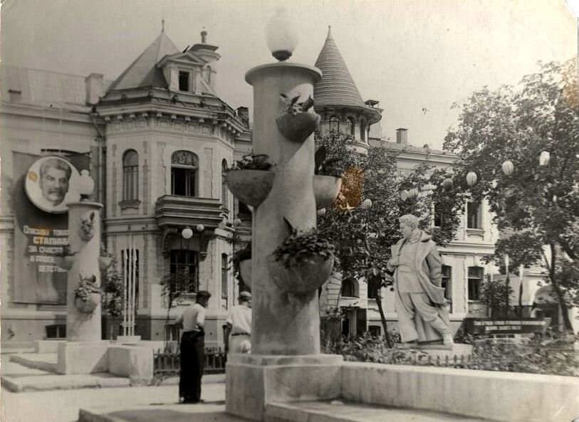 Ð¢Ð°ÐºÐ¾Ð¹ Ð±ÑÐ»Ð° ÐÐ¾ÑÐºÐ²Ð° Ð² 1950-Ñ Ð¸ ÑÐ°Ðº Ð² 2022 Ð³Ð¾Ð´Ñ Ð²ÑÐ³Ð»ÑÐ´ÑÑ ÑÑÐ¸ Ð¼ÐµÑÑÐ° Ð½Ð° ÑÐ¾ÑÐ¾ ÑÐ´ÐµÐ»Ð°Ð½Ð½ÑÑ Ñ ÑÐµÑ Ð¶Ðµ ÑÐ¾ÑÐµÐº