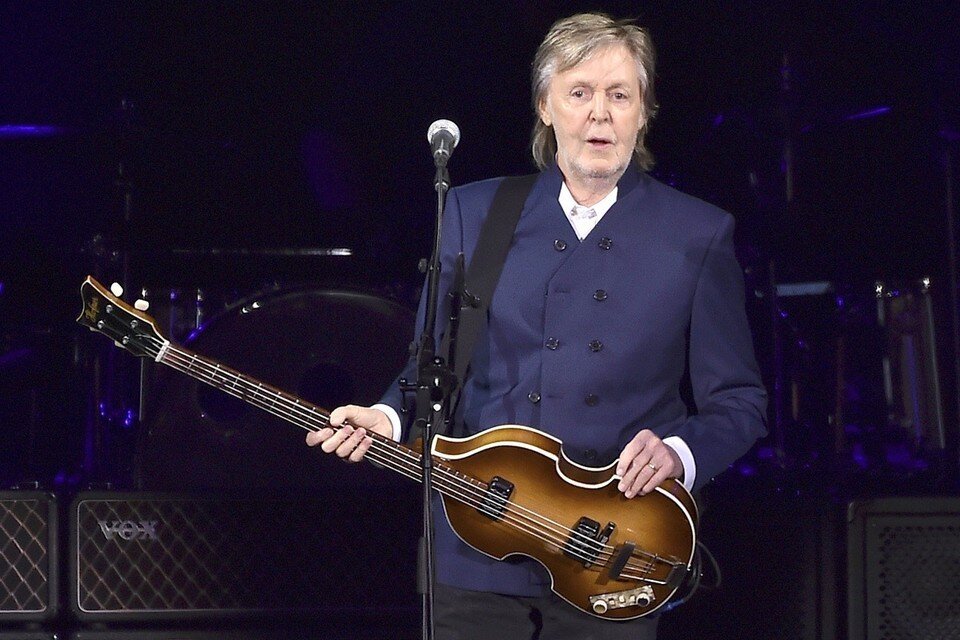     Газета рассказала о множестве знаменитостей, включая 80-летнего Пола Маккартни, которые в свои 75-90 лет бодры, занимаются йогой, танцуют, ведут блоги в соцсетях  EAST NEWS