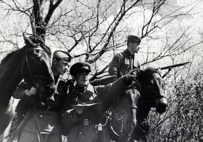 Советские разведчики 1941-го (https://waralbum.r)