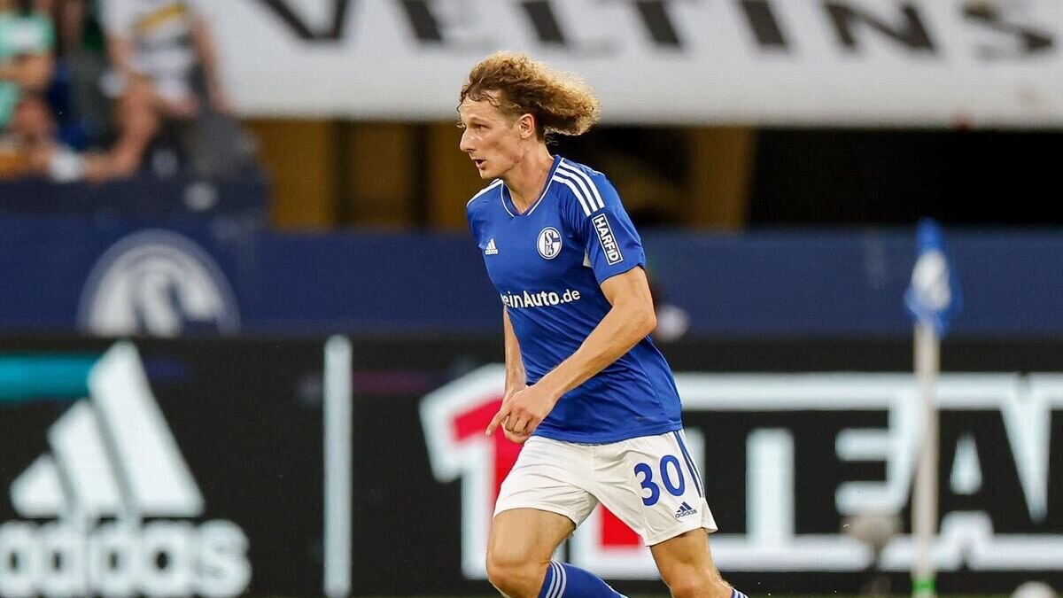    Полузащитник "Шальке" Алекс Крал© соцсети Алекса Крала