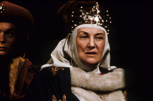 Элен Дюк в роли Маго Артуа в сериале "Проклятые короли" 1972г.
