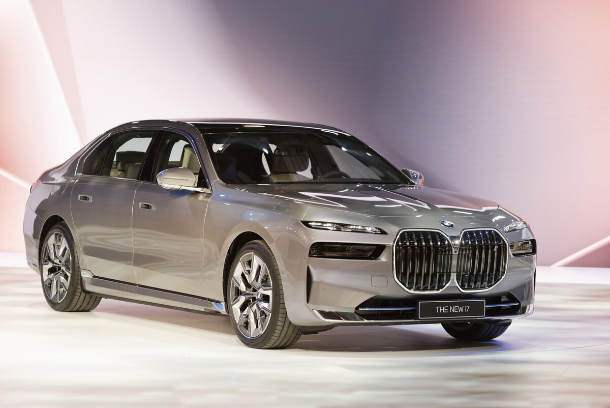 BMW 7 представительского класса