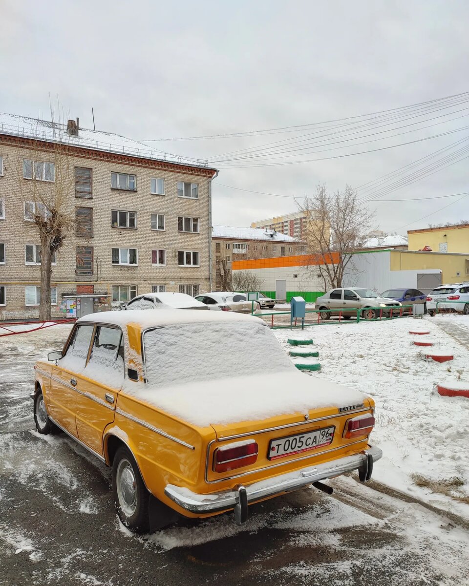 Солнечная "тройка" под снегом