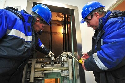    Работа по замене лифтовых оборудований © Пресс-служба администрации г.о. Реутов