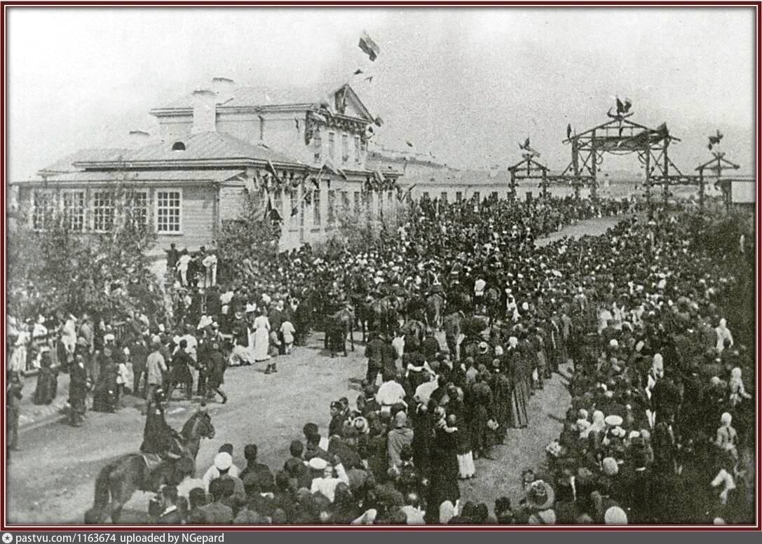 Источник:Семенов В.Г., Семенова В.П. Оренбургский казачий альбом. Л. 61. Инв. № 23370Ка