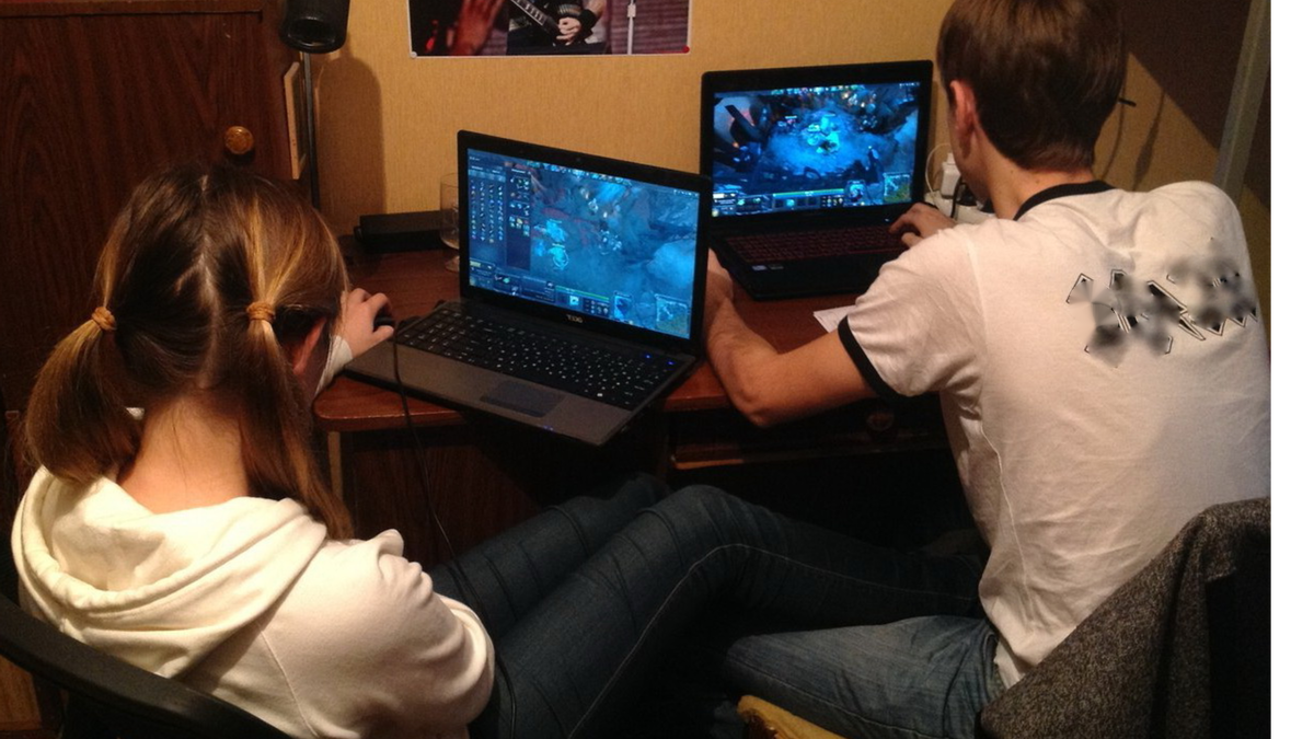 Некоторые дружат так! Взято из интернета, но очень похоже на то, что происходит!