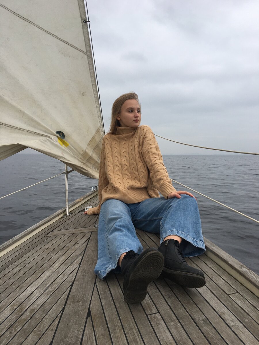 С самого раннего возраста, я мечтала лечить людей и помогать им. Когда время  приблизилось к 11 классу, нужно Было выбирать место для учёбы, ведь медицина- это очень сложно и учиться надо в достойном месте. 