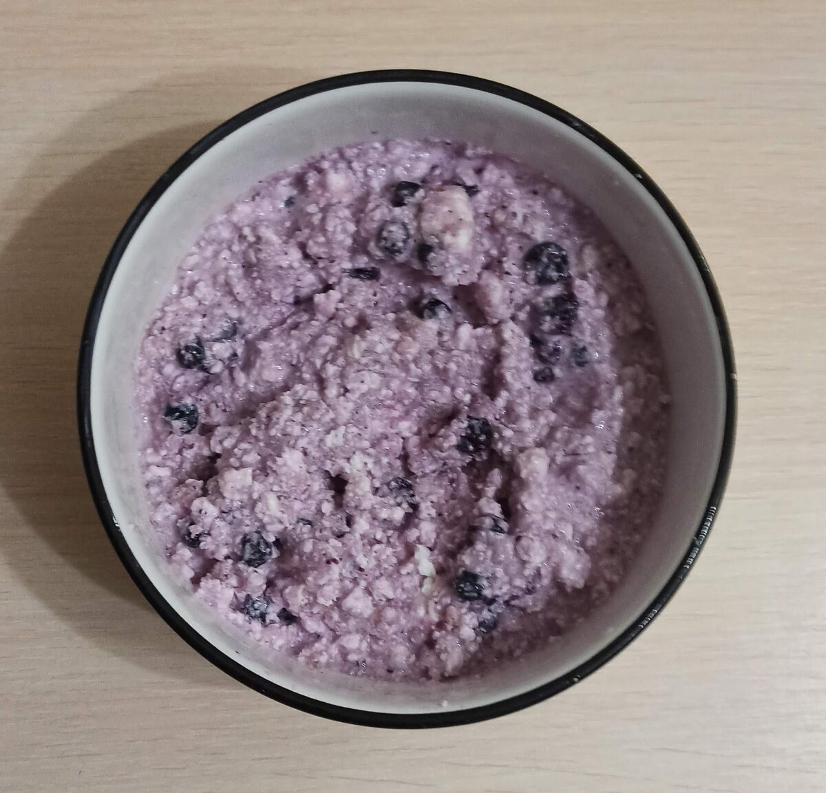 Мой стандартный ужин: творог 2% Простоквашино 200 гр, немного черники, ложка йогурта. 