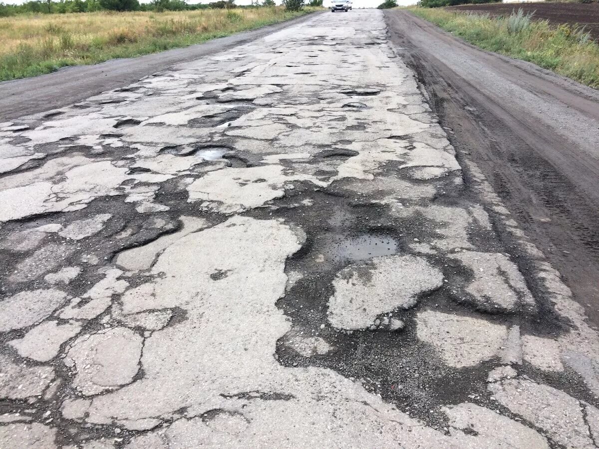 Плохое  покрытие дороги не для поворотных колес