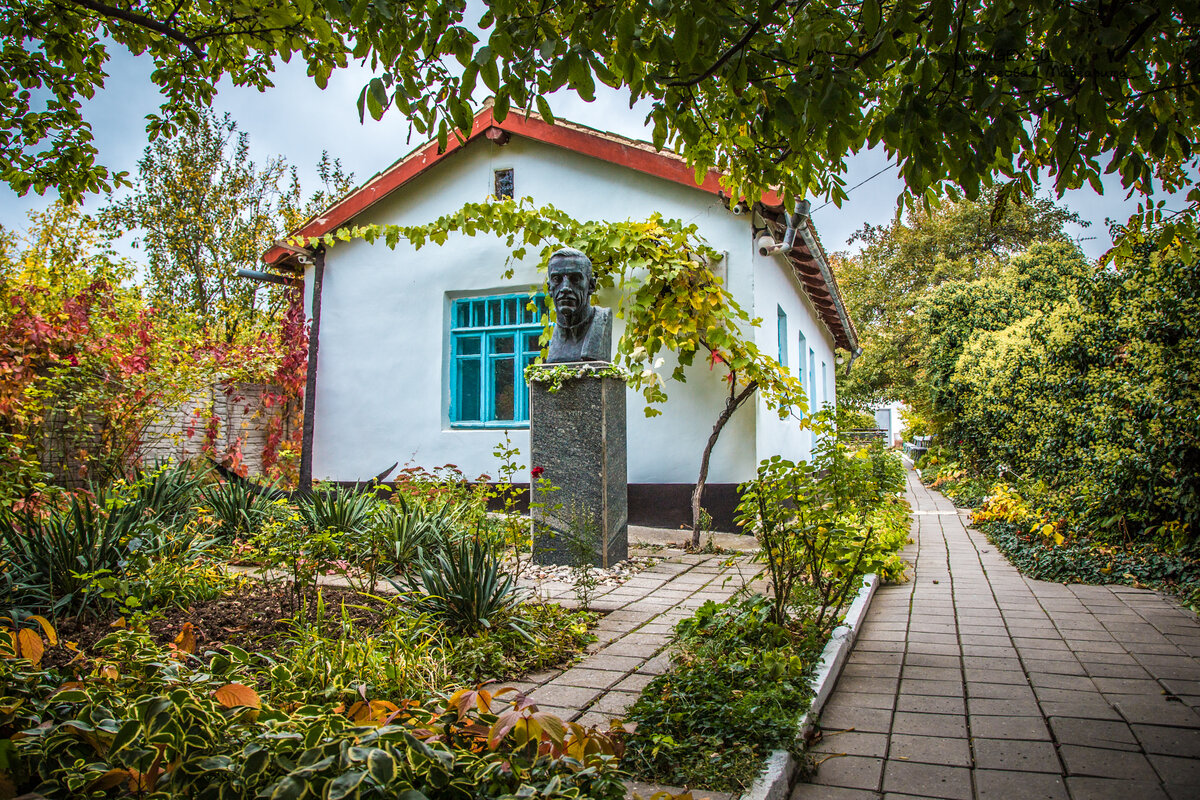 Дом-музей А.Грина в Старом Крыму ( фото со свободного доступа Яндекс.Картинки)