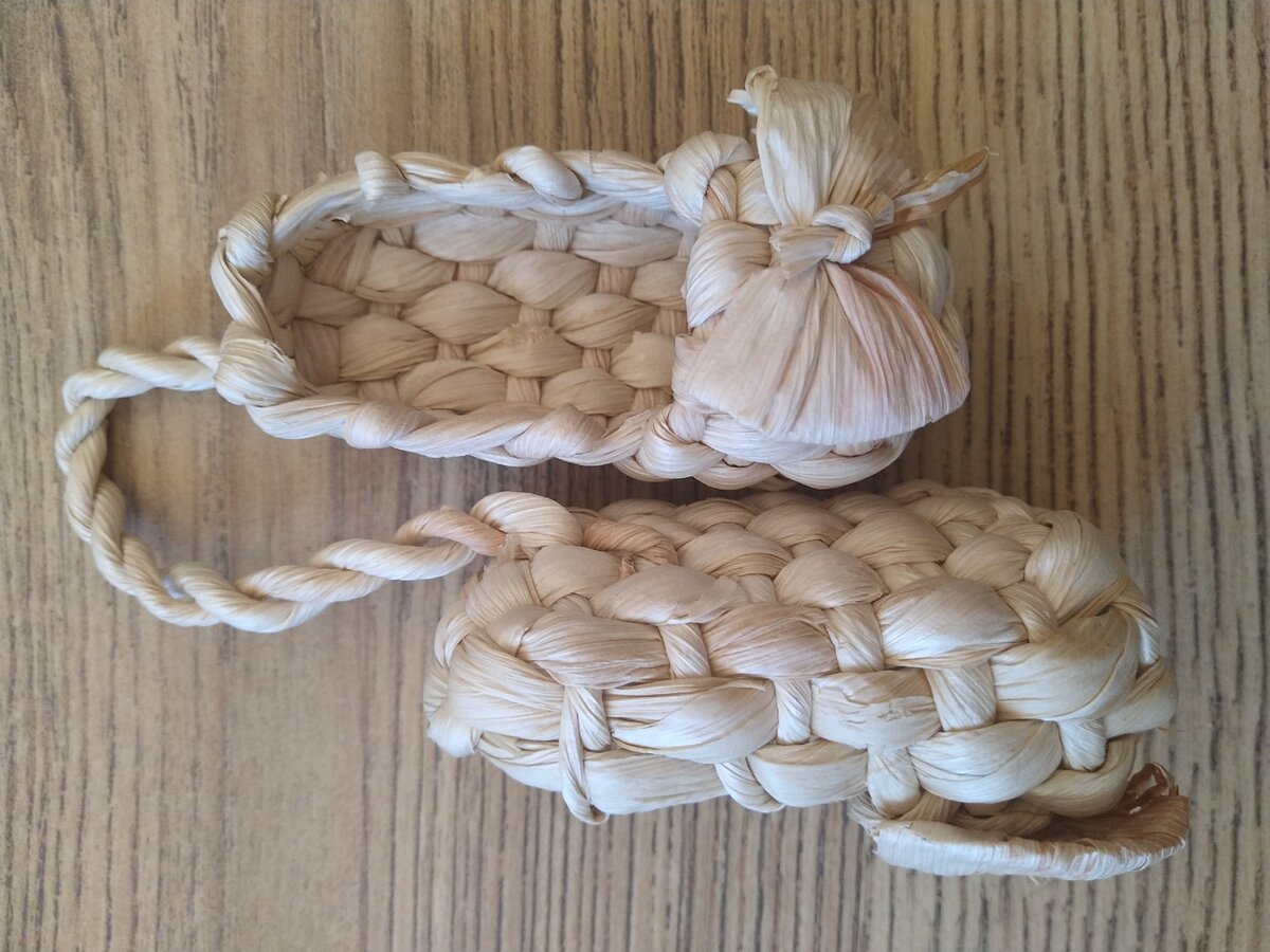 Так и знала, что их нужно искать среди сувениров