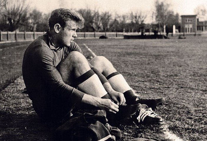 Фото: stuki-druki.com советский футболист, нападающий московского клуба "Торпедо" - Эдуард Анатольевич Стрельцов в молодости