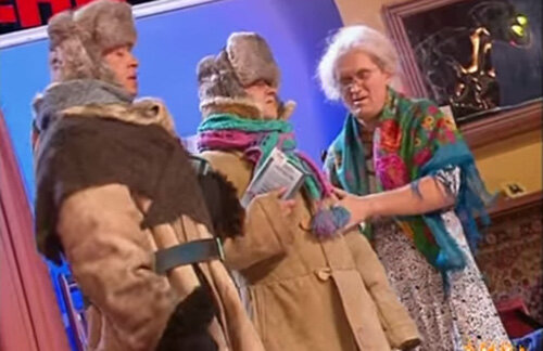 Сюжет из "Уральских пельменей" наглядно показывает данный феномен. Других фоток нет, видимо кого одевали бабушки, тем стало стыдно выкладывать фотки.