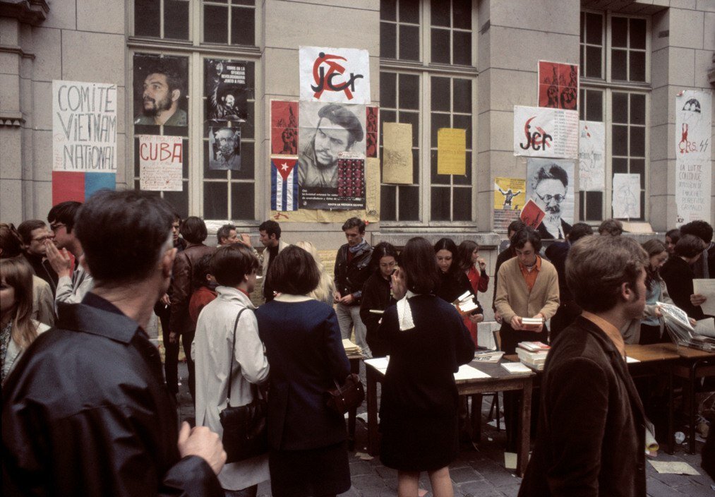 Каролин де бендерн. Чем были недовольны французские студенты. Студенты франции 1968. Париж 1968 студенческие бунты. Чем были недовольны французские студенты.