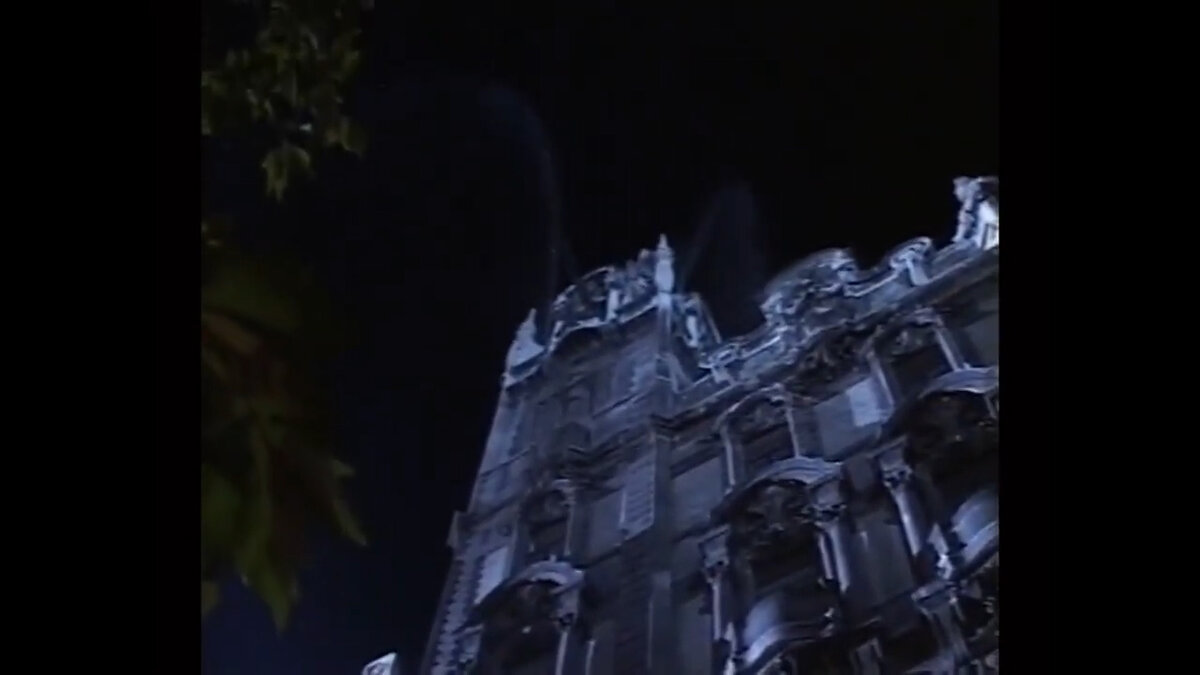 Вид здания с низу 