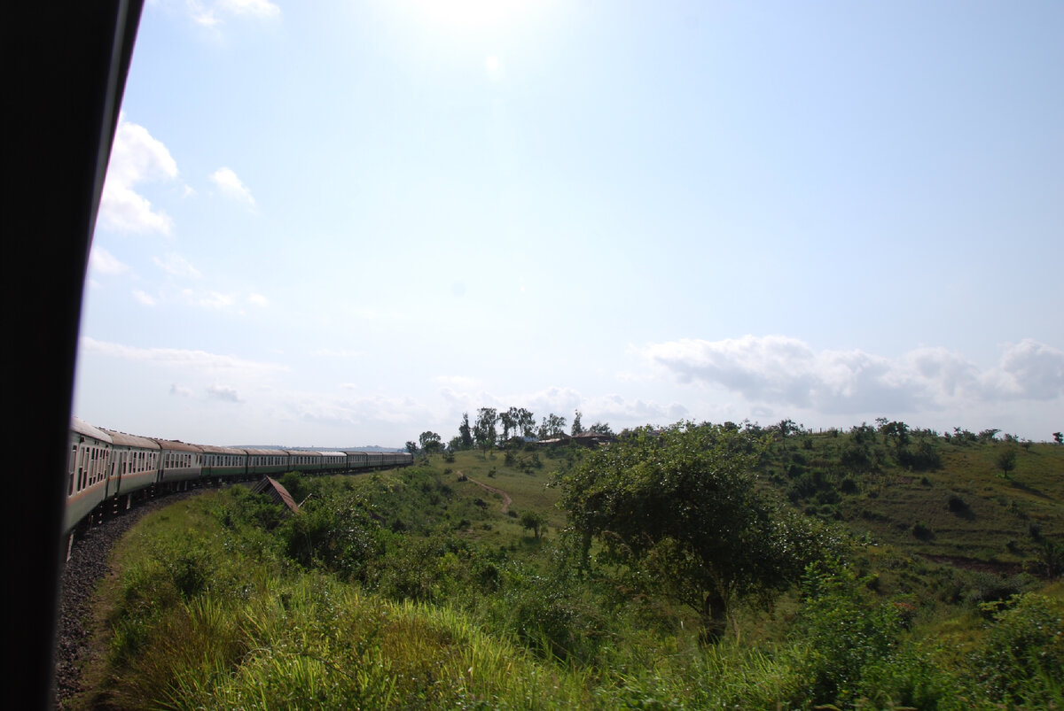 Поезд из Найроби в Момбасу 