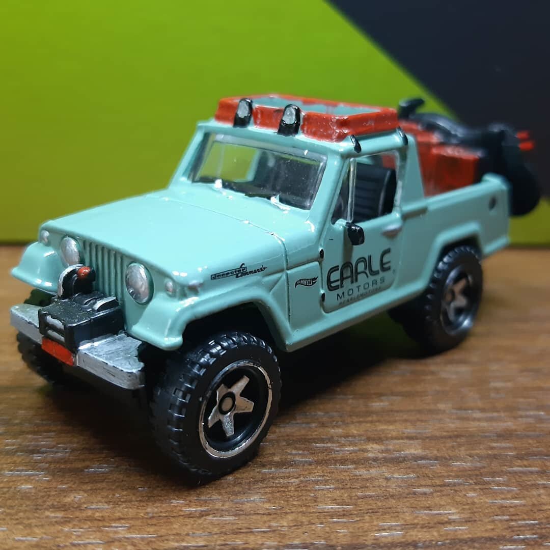 Всем привет. Сегодня хочу Вам показать автомобиль из моей коллекции.  Hot Wheels 1967 Jeepster Commando серия HW Hot Trucks 2/10. Год выпуска модели 2018 год. Автомобиль в кузове пикап. Кузов машинки верхняя часть металл. Нижняя пластик. Данная модель была доработана. Передняя часть. Фары и поворотники в хром.Силовой бампер в хром с красной вставкой. Лебёдка  в хром с красной вставкой. Петли капота в хром. Дворники в хром и щетки в черный. На крыше багажник крашенный в красный цвет. Крепление багажника в черный. На крыше дополнительный свет в черный и хром. Боковая часть кузова. Петли дверей, зеркала и крышка бака в черный. Хромированные ручки дверей. Задняя часть покрасил в красный две канистры. Задний силовой бампер в хром. Фонари в красный. Крепление мото в хром. Мотоцикл покрасил фары в хром. Задние фонари в красный. После не больших доработок машина стала гораздо лучше выглядеть. Если Вам не сложно поставьте лайк и обязательно подпишитесь на канал. Оставляйте Ваши комментарии. Интересно узнать Ваше мнение. Напишите если у Вас такая машина и в каком цвете. Я постараюсь для Вас делать интересный контент. Спасибо