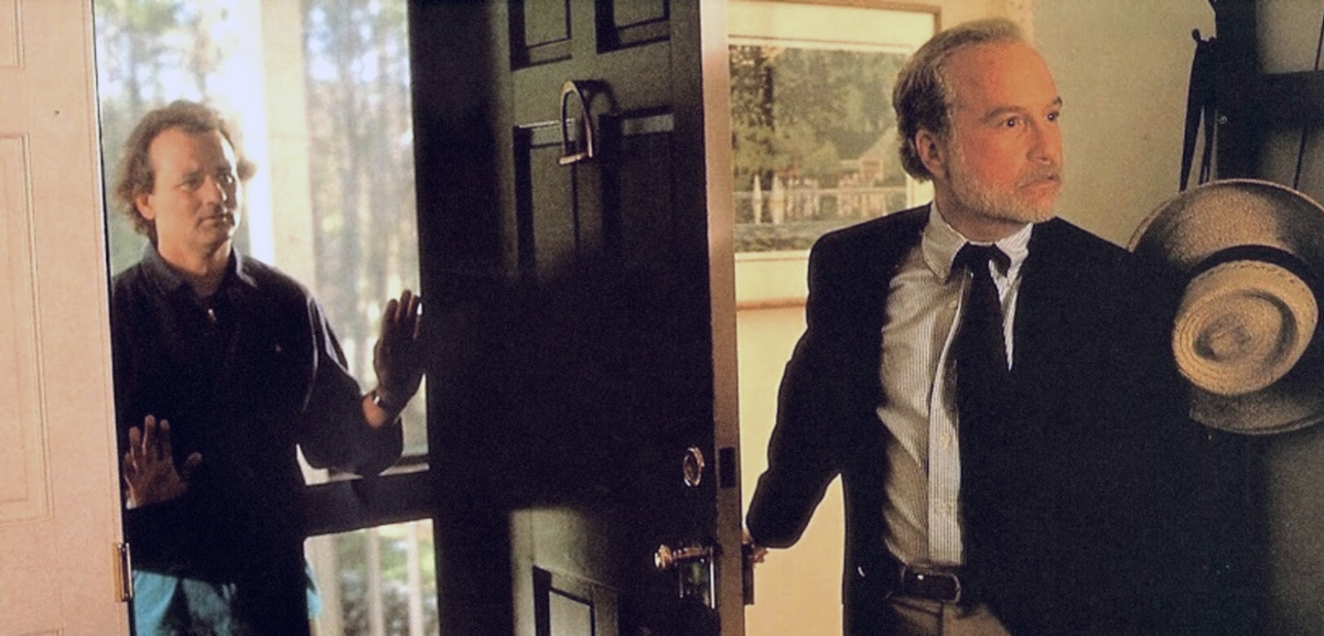 Билл Мюррей пытается вторгнуться в жизнь Ричарда Дрейфуса в комедии 1991 года "Что насчет Боба?". (Buena Vista Pictures/MovieStillsDB.com)