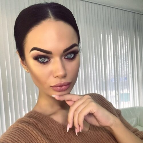 Ибо все, что в мире: похоть плоти, похоть очей и гордость житейская, не есть от Отца, но от мира сего. И мир проходит, и похоть его, а исполняющий волю Божию пребывает вовек. (1Ин. 2:16-17)