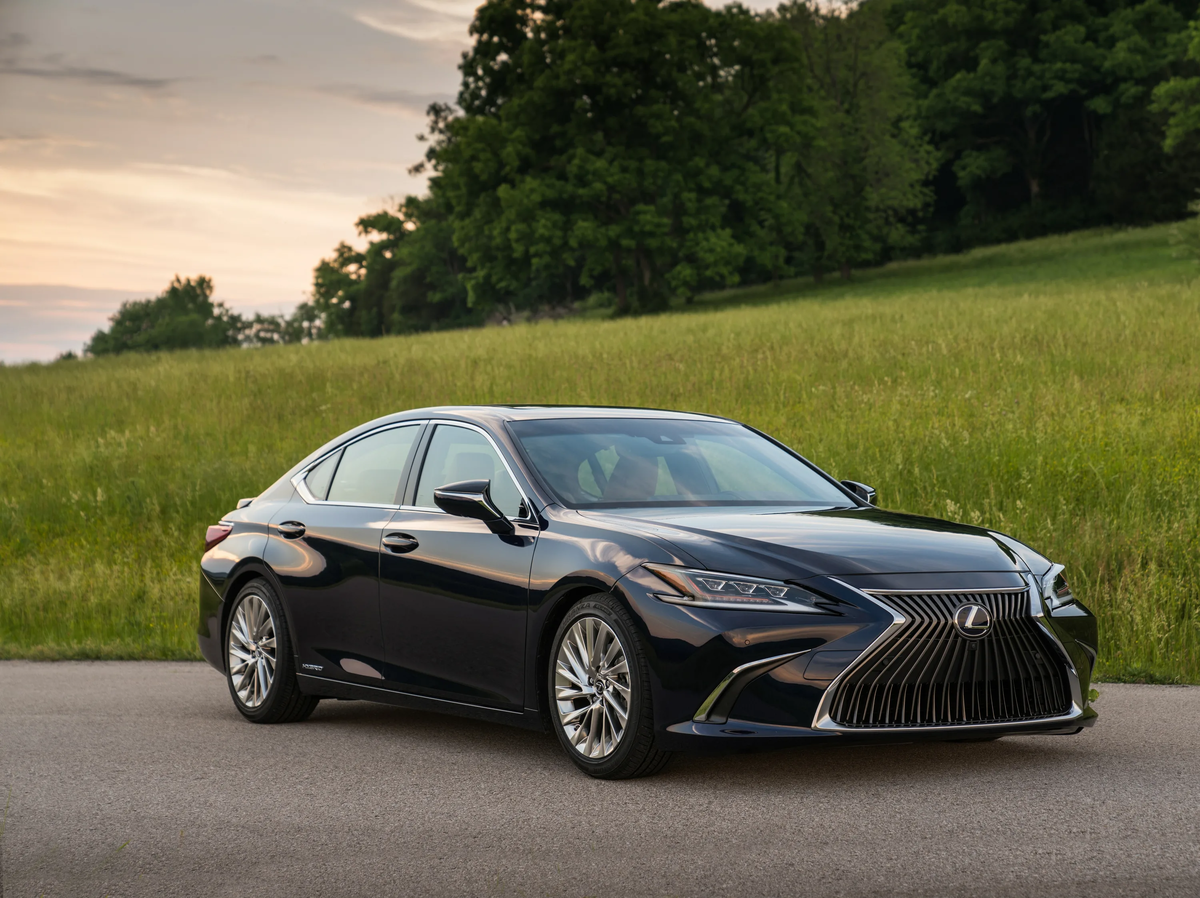 Lexus ES(источник-Яндекс.Картинки)
