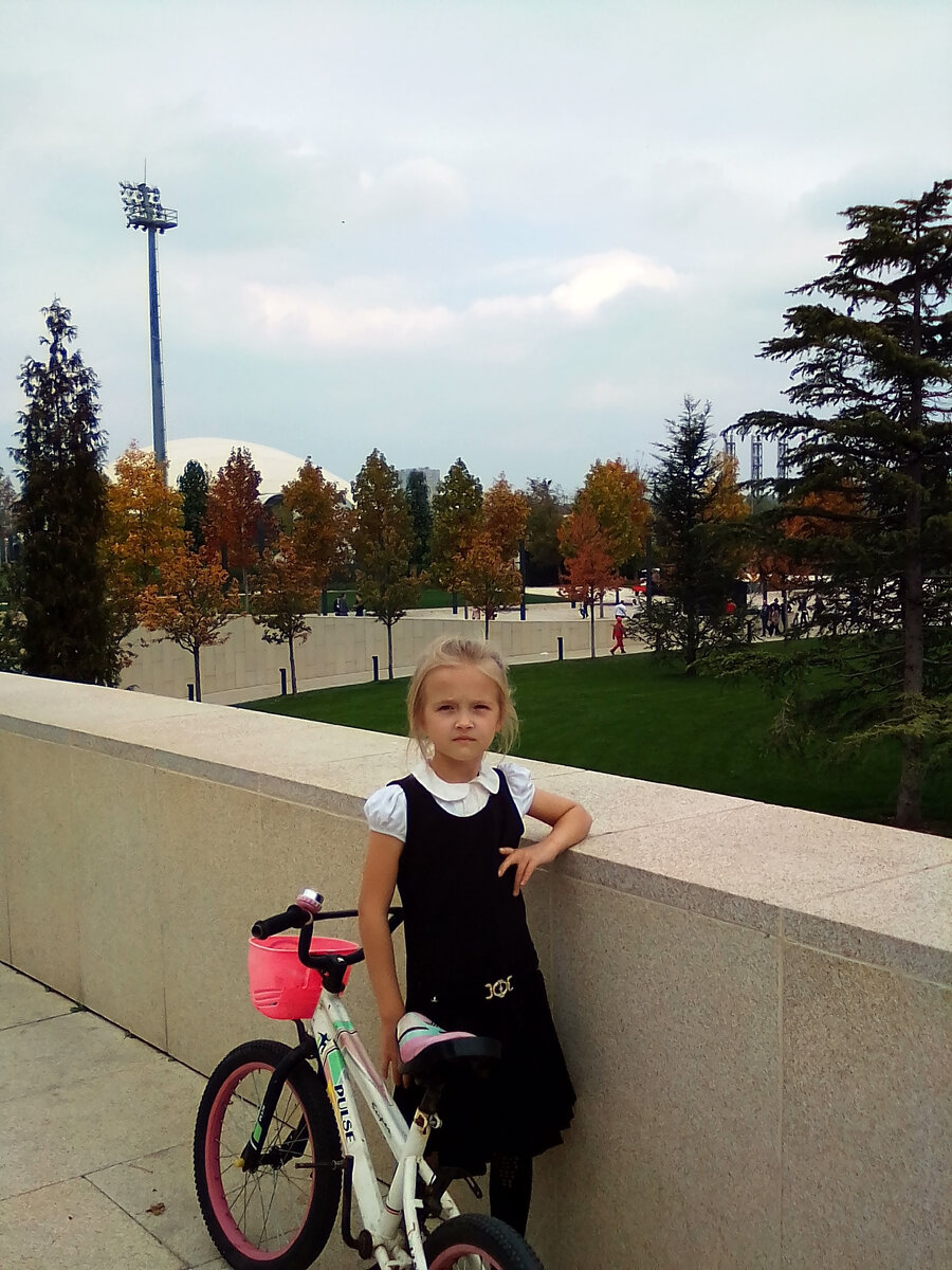 Серьёзная Катюха 😁