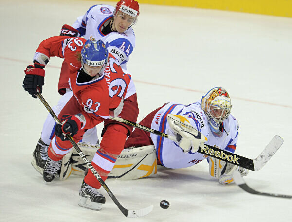 В четверг вечером сборная России проиграла команде Канады в четвертьфинальном матче чемпионата мира по хоккею со счетом 1:2 в овертайме.