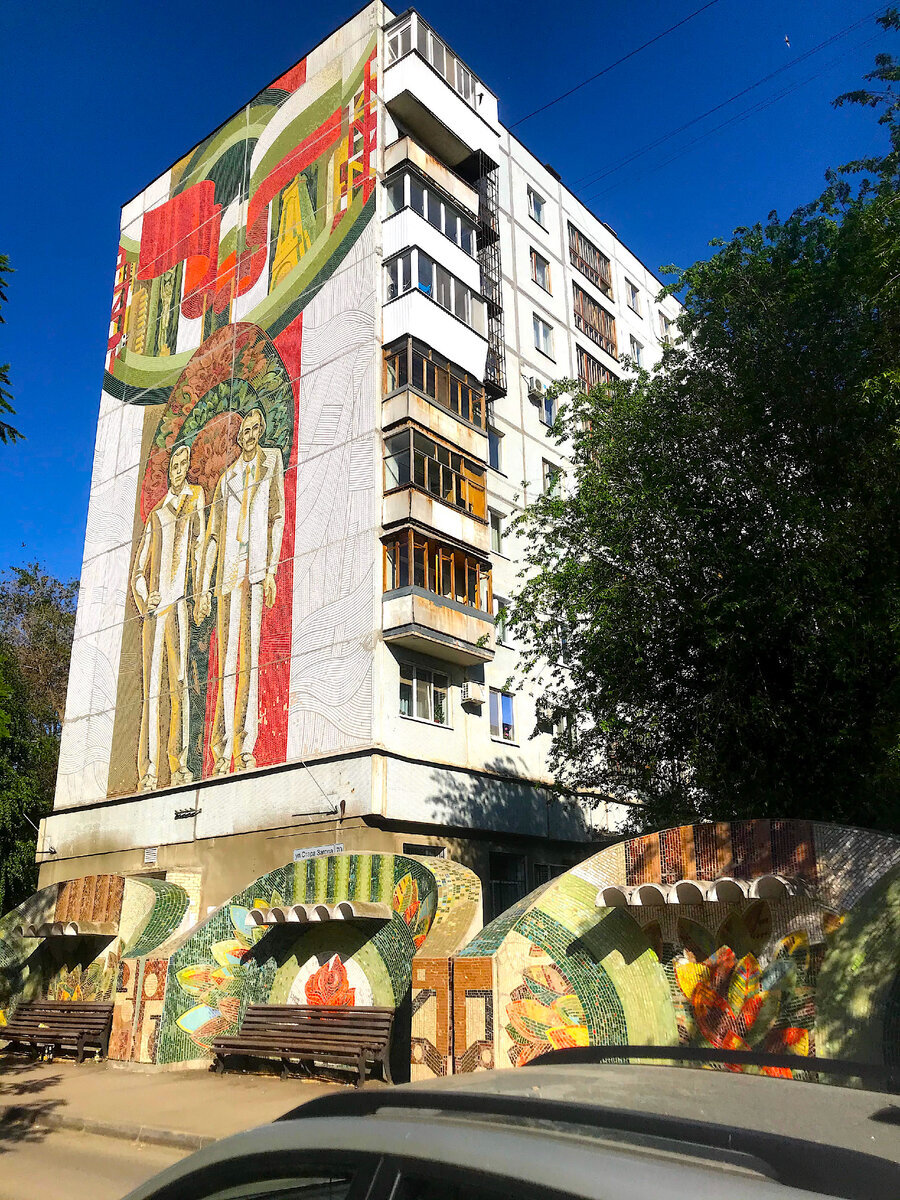 Мозайка на фасаде.