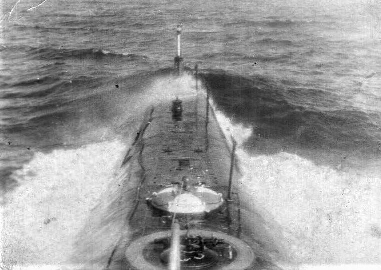 Подводная лодка в походе. Тихий океан. Фото автора.