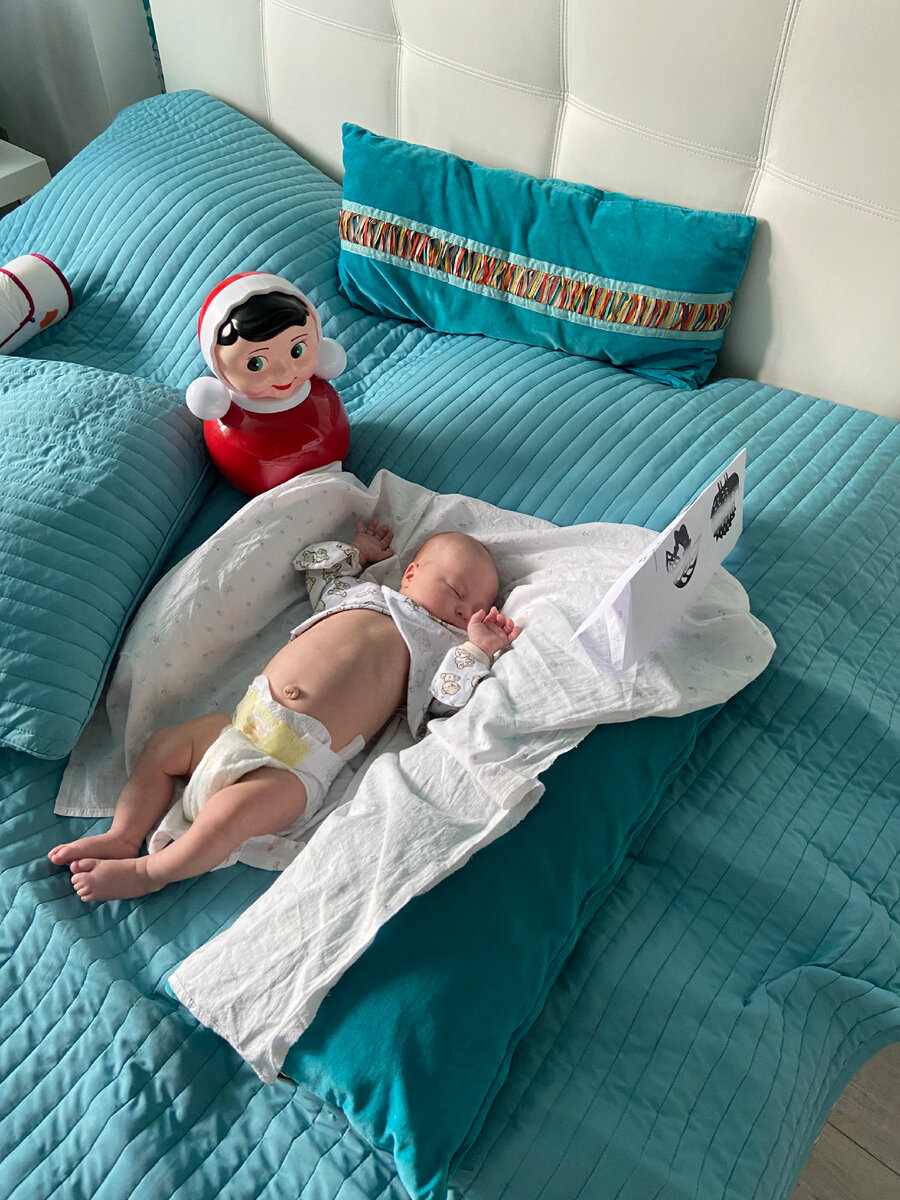 Первые игрушки новорожденного малыша