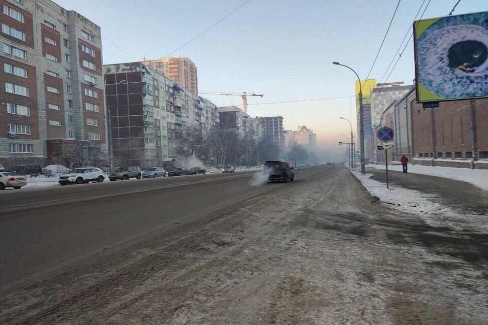     Новосибирцы жалуются на плохую видимость на дорогах из-за смога, накрывшего город. Фото: предоставлено читателем.