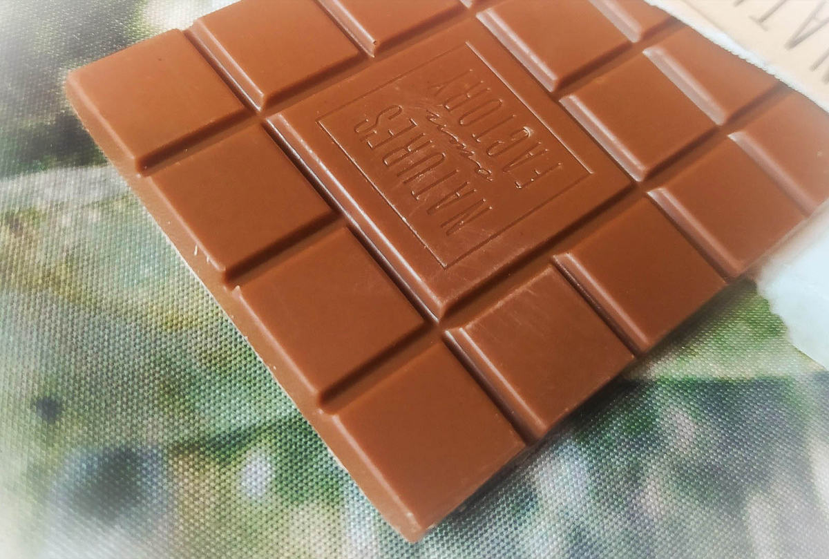 Natural chocolate. Гречишный шоколад. Молочный шоколад. Гречишный молочный шоколад. Шоколад nature молочный шоколад.