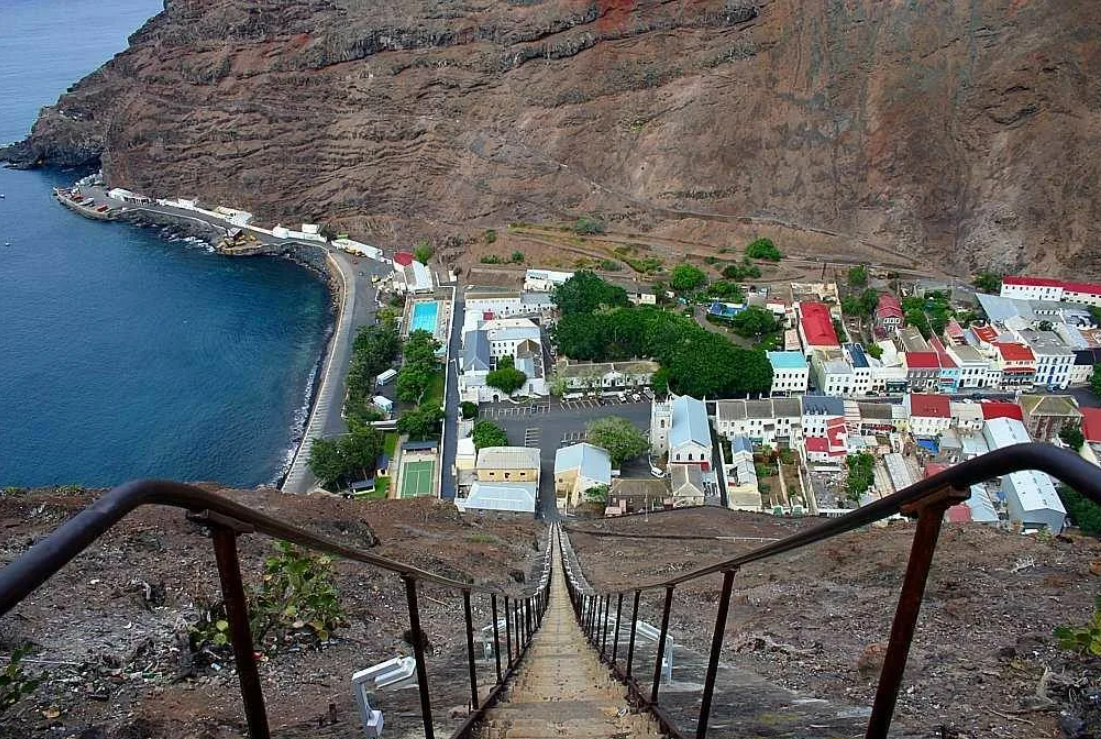 джеймстаун святая елена. джеймстаун остров. остров святой елены. город джеймстаун остров святой елены. джеймстаун остров.