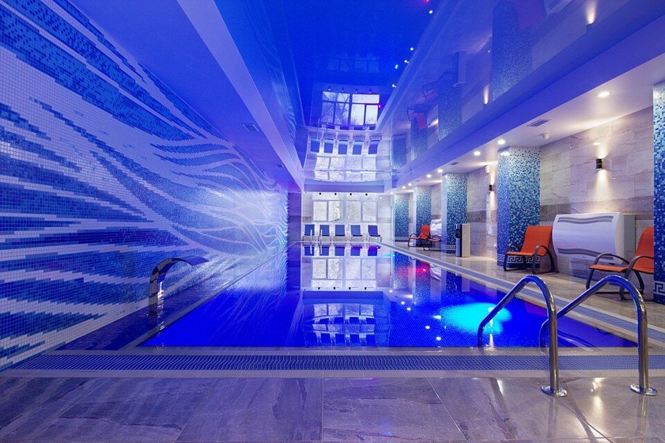     Пятизвездочные отели славятся не только роскошными номерами, но и SPA-услугами, которые входят в стоимость проживания. Фото: официальный сайт отеля «Хрустальный Resort&Spa»