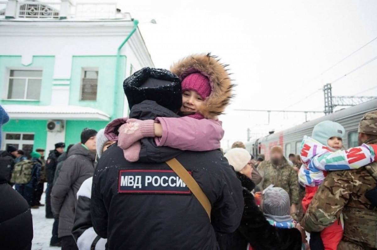    Омские полицейские вернулись домой из зоны спецоперации