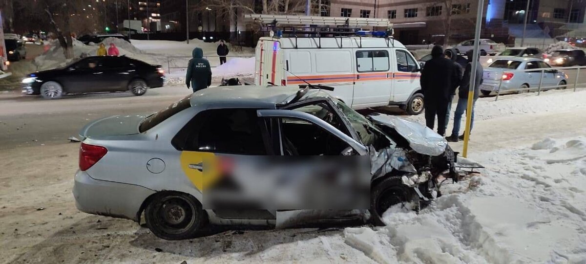    Попавшие в смертельное ДТП в Оренбурге водители Datsun работали в такси. Один из них погиб