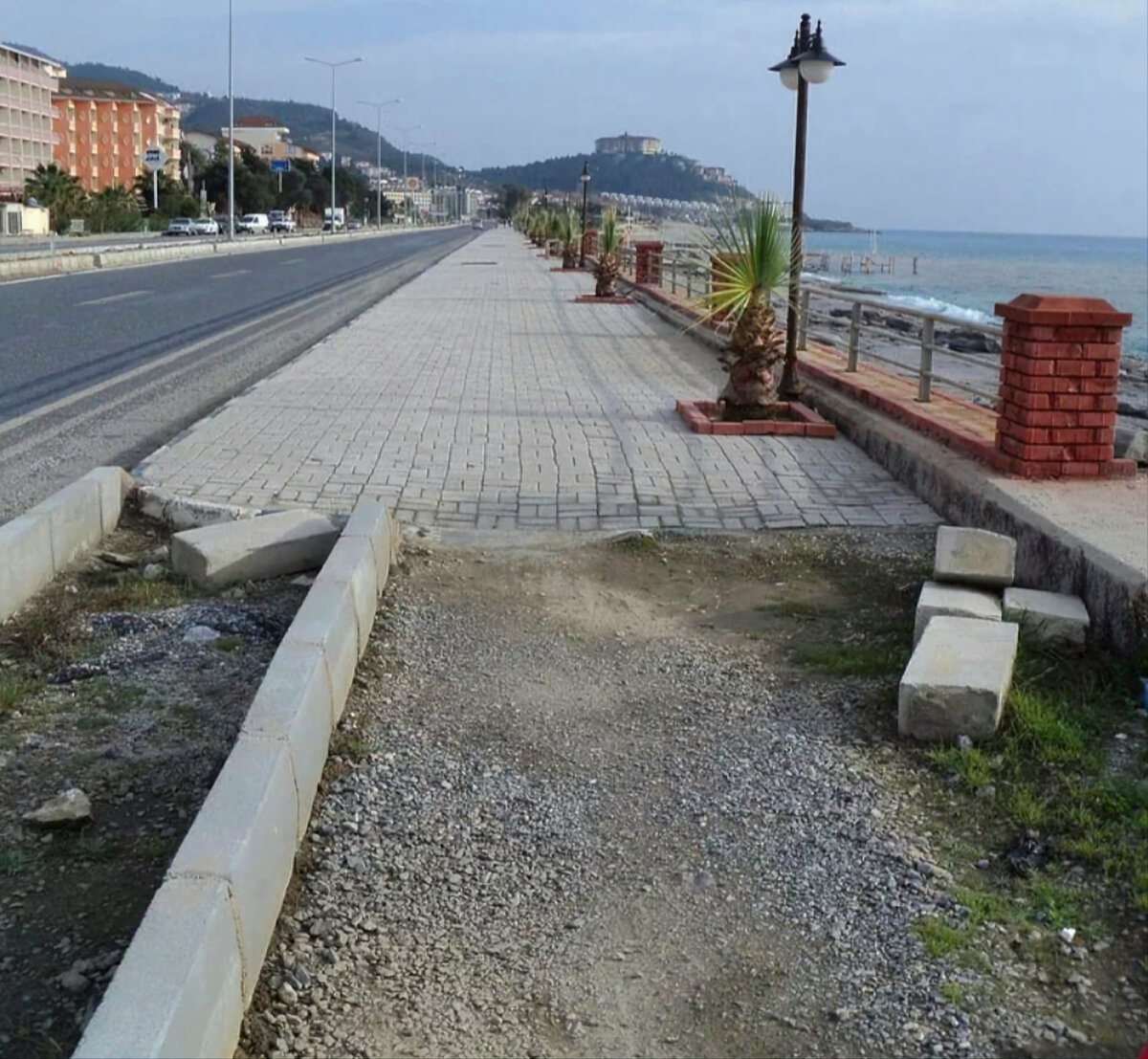 Тротуар неожиданно закончился, фото из личного архива